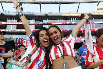 Paraguay cho cả nước ăn chơi 1 ngày sau chiến thắng trước Đức