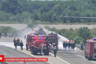 Xe bồn chở xăng bốc cháy trên cao tốc Đà Nẵng - Quảng Ngãi