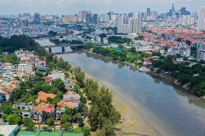 20 phút vào trung tâm TPHCM: Giá căn hộ khu Tây và khu Đông chênh nhau tới 3 lần
