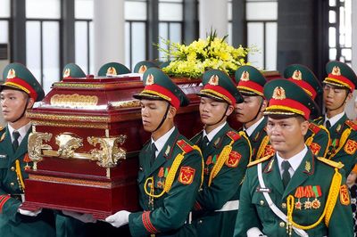 Tiễn biệt Anh hùng La Văn Cầu về với đất mẹ