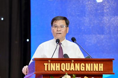 Ông Bùi Văn Khắng: Đưa Quảng Ninh trở thành thành phố, trung tâm kinh tế biển quốc gia
