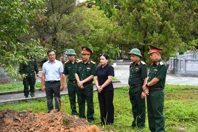 Đoàn công tác Tổng cục Chính trị Quân đội kiểm tra công tác tìm kiếm, quy tập hài cốt liệt sĩ tại Quảng Ngãi