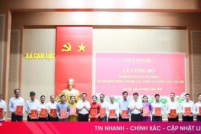 Phường Trần Phú, xã Can Lộc công bố nghị quyết về sắp xếp thôn, tổ dân phố