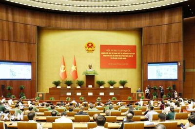 Nghiên cứu, học tập, quán triệt và triển khai thực hiện Nghị quyết số 10-NQ/TW