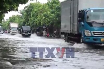 Mưa lớn gây ngập cục bộ nhiều tuyến phố tại thành phố Hải Phòng