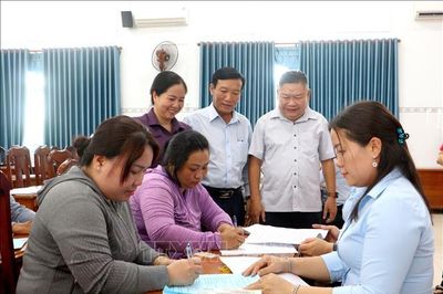 Đồng hành cùng phụ nữ lựa chọn mô hình sinh kế phù hợp