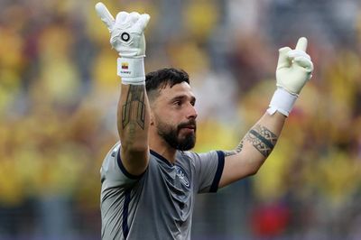 Mexico vs Ecuador: Chuyện về người Argentina bắt chính cho Ecuador