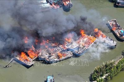 Thăm hỏi, hỗ trợ các gia đình có tàu cá bị cháy