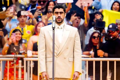 Từ Grammy đến Super Bowl, Bad Bunny tiếp tục phá kỷ lục với tour diễn toàn cầu