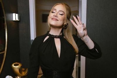 Adele lộ diện sau gần 2 năm ở ẩn