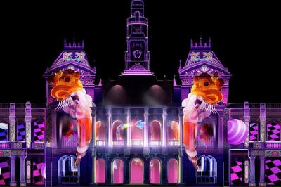 Trụ sở UBND TPHCM được thắp sáng bằng công nghệ 3D Mapping, mừng 50 năm ngày thành phố mang tên Bác