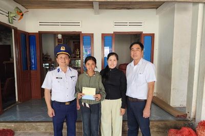 Hải đoàn 21 'tiếp sức' học sinh khó khăn tại đặc khu Lý Sơn