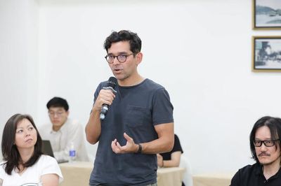 Câu chuyện ẩn sau câu chuyện