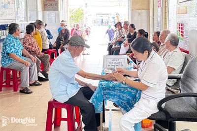 Khám sức khỏe định kỳ cho người dân