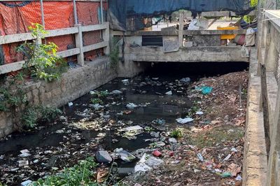 Kênh thoát nước trở thành 'điểm đen' ô nhiễm