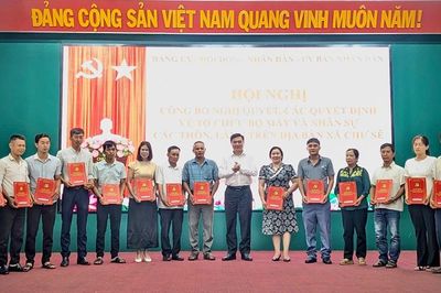 Xã Chư Sê công bố nghị quyết, quyết định về sắp xếp, tổ chức lại thôn, làng sau sáp nhập