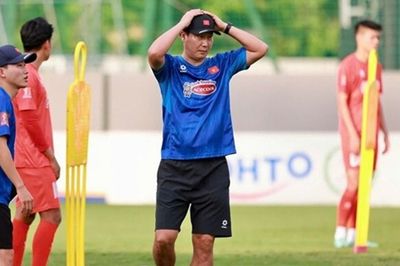 Giải mã cuộc đua vũ trang Đông Nam Á: HLV Kim Sang-sik đối mặt biến số AFF Cup 2026
