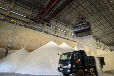 TKV giao Nhôm Đắk Nông thực hiện hợp đồng tiêu thụ 140.000 tấn alumina