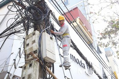 Chỉnh trang, thu gọn cáp viễn thông đảm bảo an toàn, văn minh đô thị