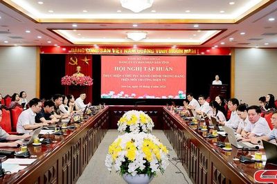 Đảng ủy UBND tỉnh Sơn La tập huấn thực hiện 4 thủ tục hành chính của Đảng trên môi trường điện tử