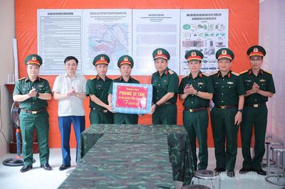 Thượng tướng Phùng Sĩ Tấn kiểm tra công tác rà phá bom mìn, tìm kiếm hài cốt liệt sĩ tại Tuyên Quang
