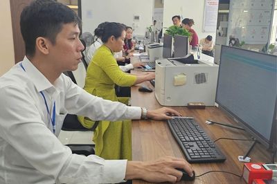 Chuyển động từ nền hành chính phục vụ