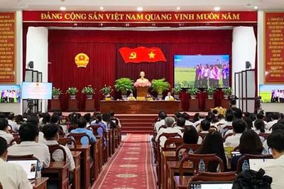 Đại biểu Cần Thơ quan tâm loạt điểm nghẽn tăng trưởng, môi trường và nhân lực