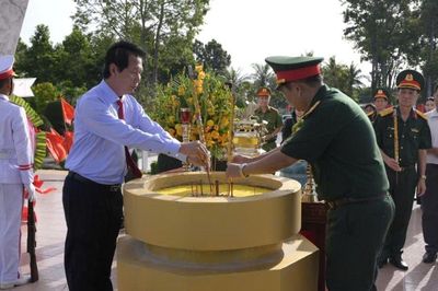 An Giang: Lấy mẫu ADN hài cốt liệt sĩ - Xác định danh tính liệt sĩ còn thiếu thông tin