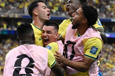 Đội tuyển Brazil ngược dòng kịch tính loại Nhật Bản