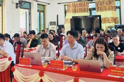 Tổ đại biểu số 2 HĐND tỉnh tiếp xúc cử tri tại xã Bạch Đằng