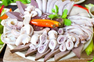 Cho thứ này vào rửa, lòng lợn hết sạch mùi hôi, luộc lên trắng giòn sần sật