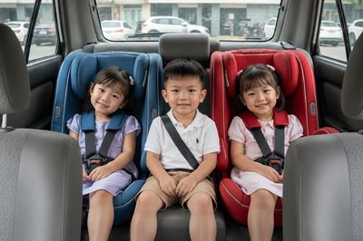 Loay hoay lắp ghế trẻ em với nhà 3 con, xe 5 chỗ