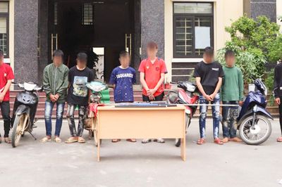Sơn La triệu tập 8 thanh thiếu niên mang súng, dao, lạng lách gây rối trong đêm