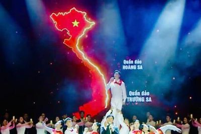 Gala chính luận nghệ thuật 'ADN - Hành trình nối lại mạch nguồn': Sức mạnh từ công nghệ hiện đại và mệnh lệnh từ trái tim tri ân