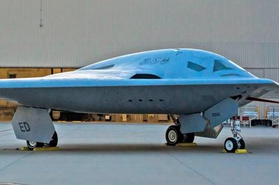 Mỹ trang bị cho oanh tạc cơ B-21 Raider tên lửa không chiến... tầm xa 1.850 km?