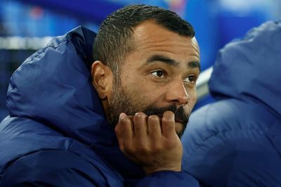 Ashley Cole vỡ mộng