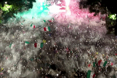 Choáng ngợp biển người mừng chiến thắng của Mexico ở World Cup