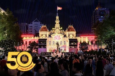Choáng ngợp 'đại tiệc' 3D Mapping mừng 50 năm thành phố mang tên Bác