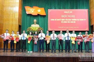 Huế công bố quyết định điều động, bổ nhiệm nhiều cán bộ chủ chốt