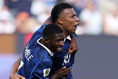 Mbappé lập cú đúp, tuyển Pháp dễ dàng ghi tên vào vòng 1/8