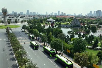 [Video] Hà Nội chính thức triển khai thí điểm vùng phát thải thấp trong Vành đai 1
