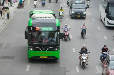 Hà Nội điều chỉnh lộ trình 4 tuyến xe buýt phục vụ thí điểm vùng phát thải thấp