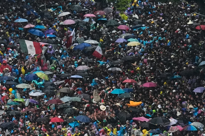Trận Mexico và Ecuador tại vòng 32 đội World Cup tạm hoãn vì mưa dông