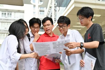 Phân tích phổ điểm thi tốt nghiệp 2026: Dự báo tổ hợp D01, B00 có xu hướng tăng, C00 giảm mạnh