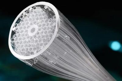 Cáp quang rỗng đẩy tốc độ internet lên 1,2Tb/s
