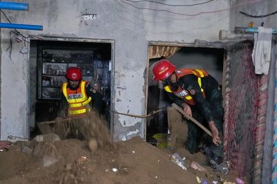 Phần mái trung tâm dạy thêm ở Pakistan đổ sập, 14 học sinh tử vong