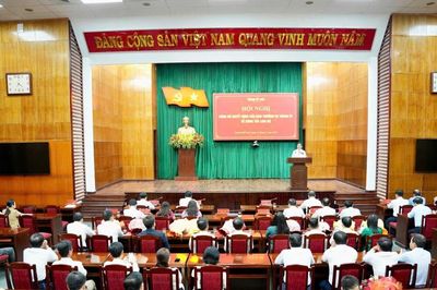 TP Huế trao quyết định bổ nhiệm nhiều cán bộ lãnh đạo chủ chốt