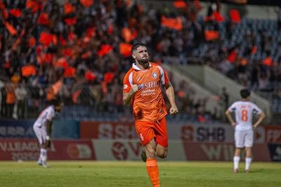 Lộ diện loạt hợp đồng 'bom tấn' tại V-League