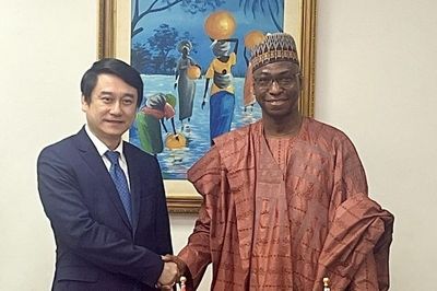 Thứ trưởng Ngoại giao Lê Anh Tuấn thăm làm việc tại Nigeria