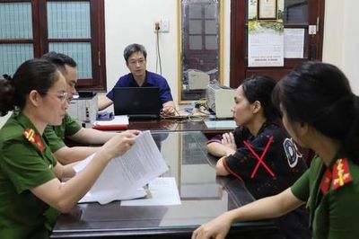 Khởi tố vụ án sản xuất sữa tắm, dầu gội giả quy mô lớn, thu giữ gần 30.000 sản phẩm